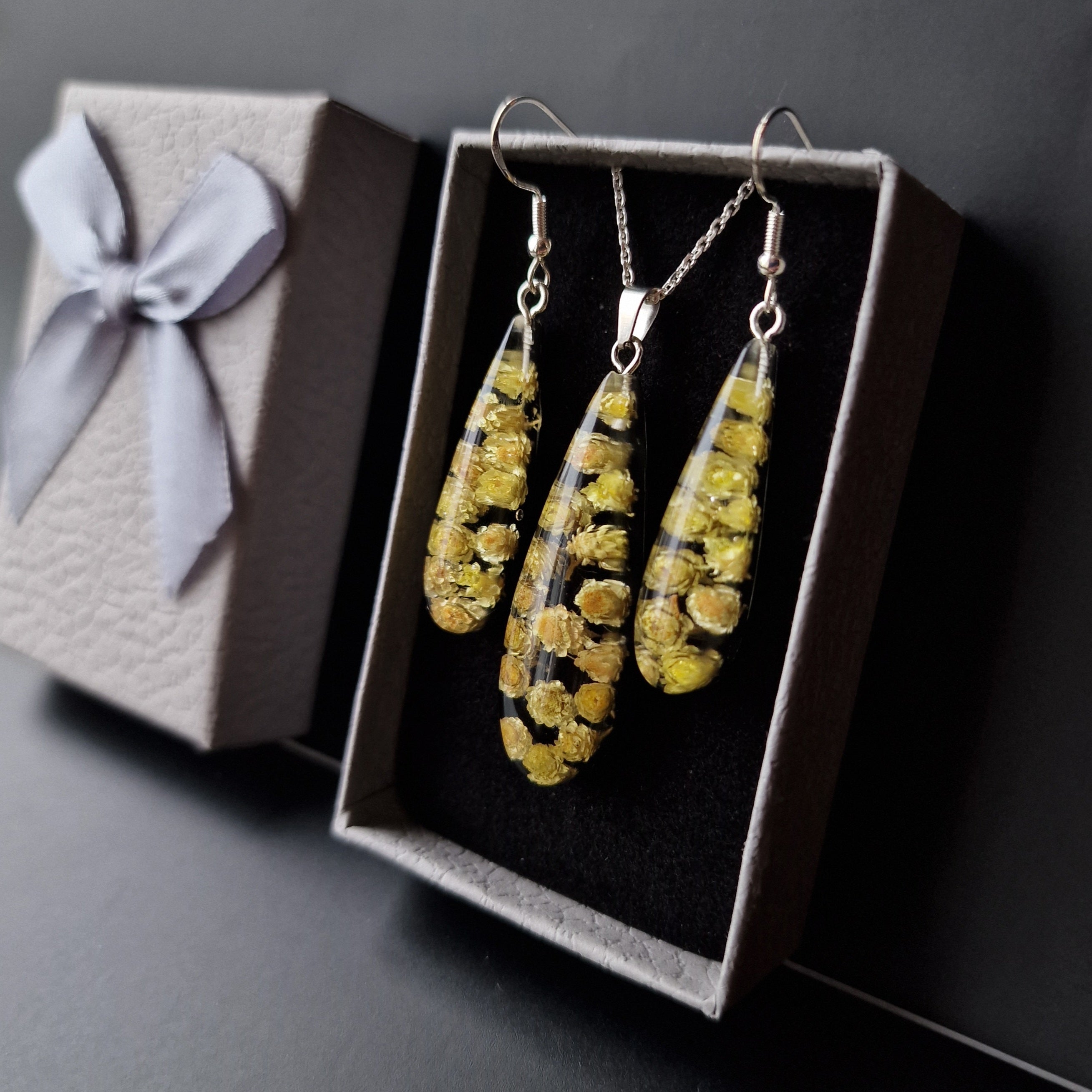 Handmade Resin Jewelry Set with Real Dried ‘Helipterum Roseum’ Flower & 925 Sterling Silver
